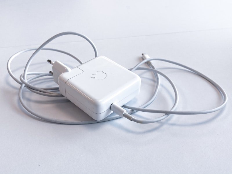 Anker 安克 65W 氮化镓充电器 三口快充 白色